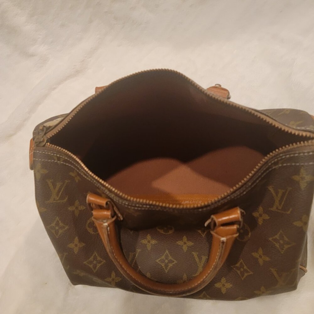 Louis Vuitton - Speedy 30 Authentic, Lightly Used, Pristine Interior - Picture 5 of 8